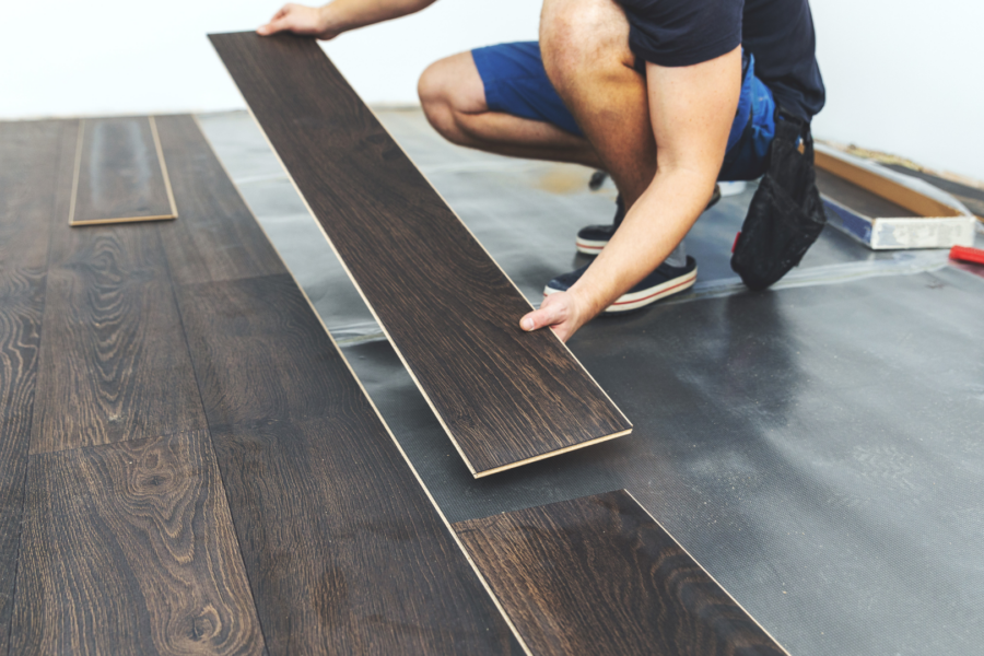 Tout savoir sur les différents revêtements de sol – Parquet, PVC, Moquette, Carrelage, Béton Ciré, Linoléum et Revêtements Résilients